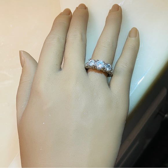 ♥️Classic 3-Stone 925 Sterling Silver Vintage Style Anniversary Ring! - Picture 13 of 16